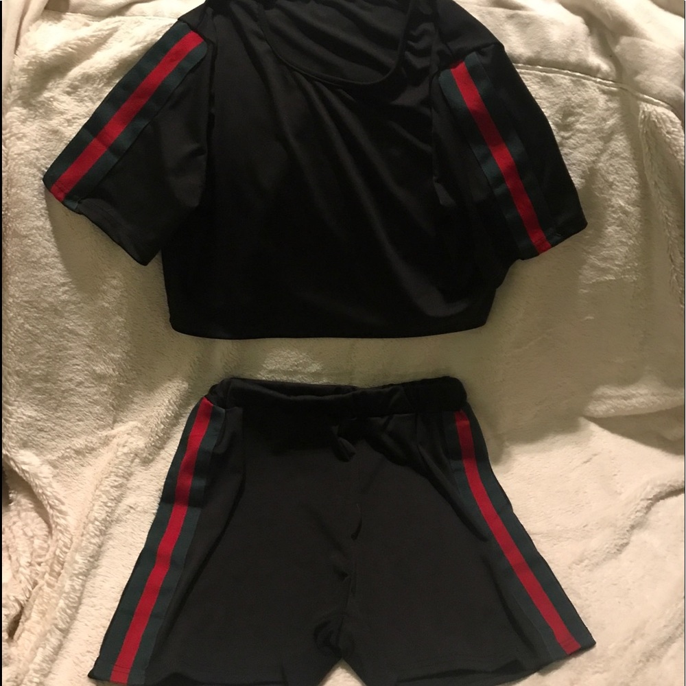 ❌👑✅PRICE FIRM✅ Black Fashion Crop Top and Short Set. NWOT - Picture 2 of 8